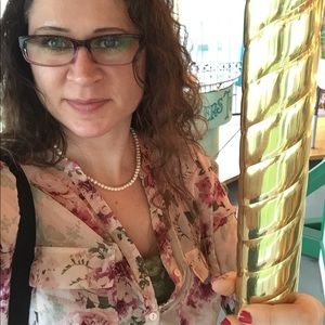 Meet your Posher, Cassandra